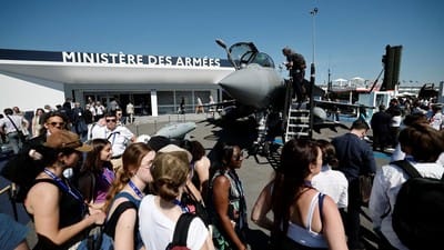 Deretan Pesawat Canggih Tampil Memukau di Paris Air Show 2025